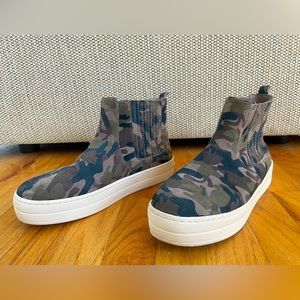 J/SLIDES Platform Pull On Sneakers